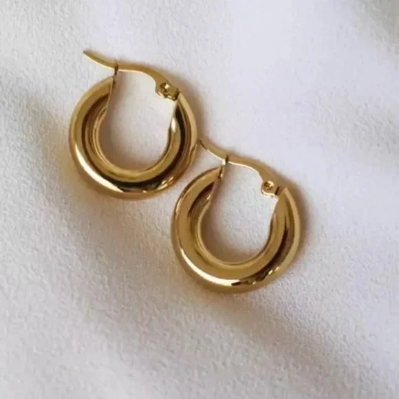 NEW 18K GOLD CHUNKY HOOP EARRINGS, NICE EARRINGS, CUTE EARRINGS. - Picture 4 of 4